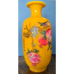 Ancient‑method hand‑blown Chinese Liuli glass vase, traditional handmade decorative art vase with flowing color texture